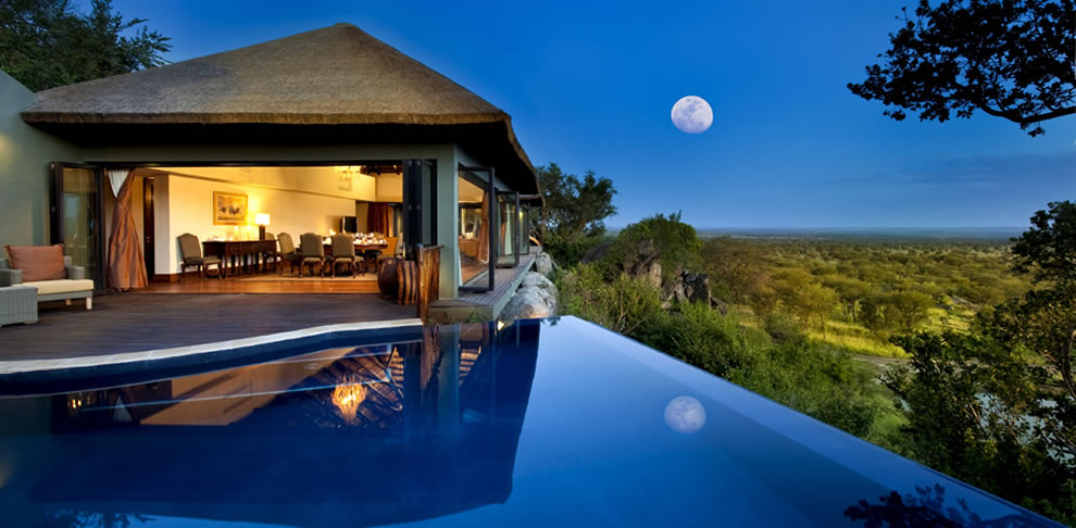 Infinity-pool-and-full-moon-at-Bilila-Lodge-Kempinski-in-Tanzanias-Serengeti-National-Park